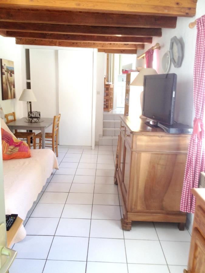 Studio Avec Piscine Privee Jardin Clos Et Wifi A Saint Jean D'Angely 外观 照片