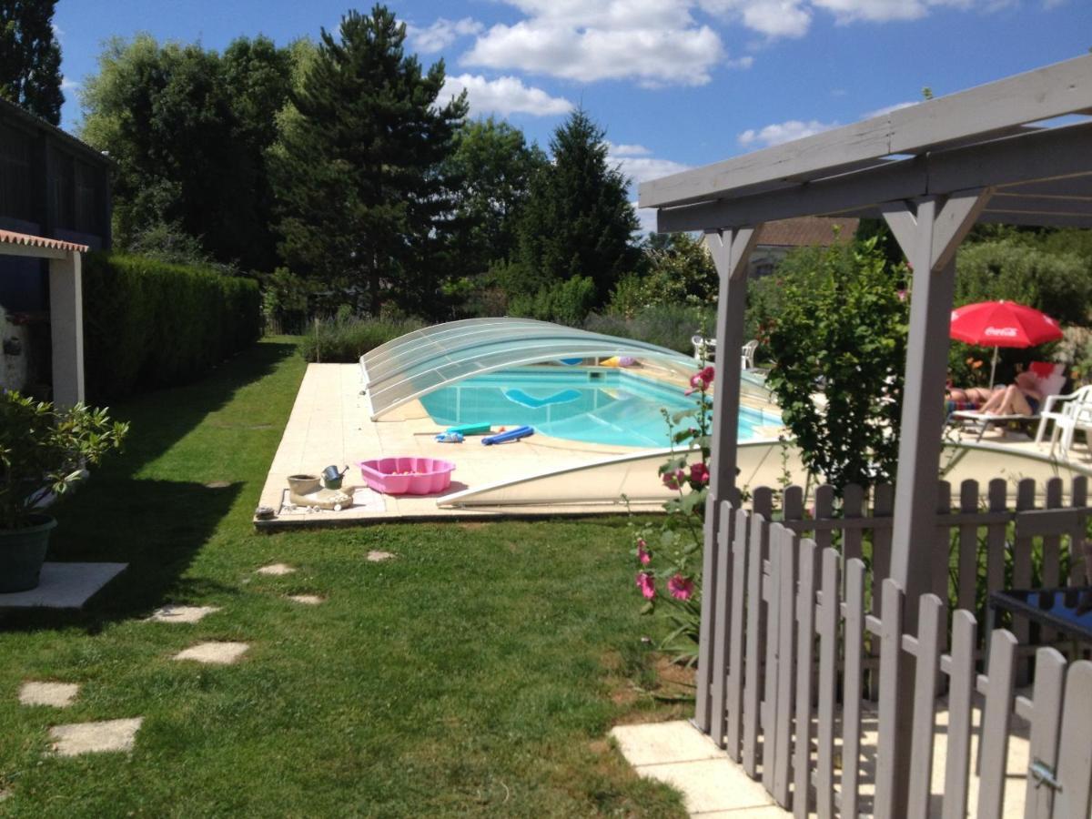 Studio Avec Piscine Privee Jardin Clos Et Wifi A Saint Jean D'Angely 外观 照片
